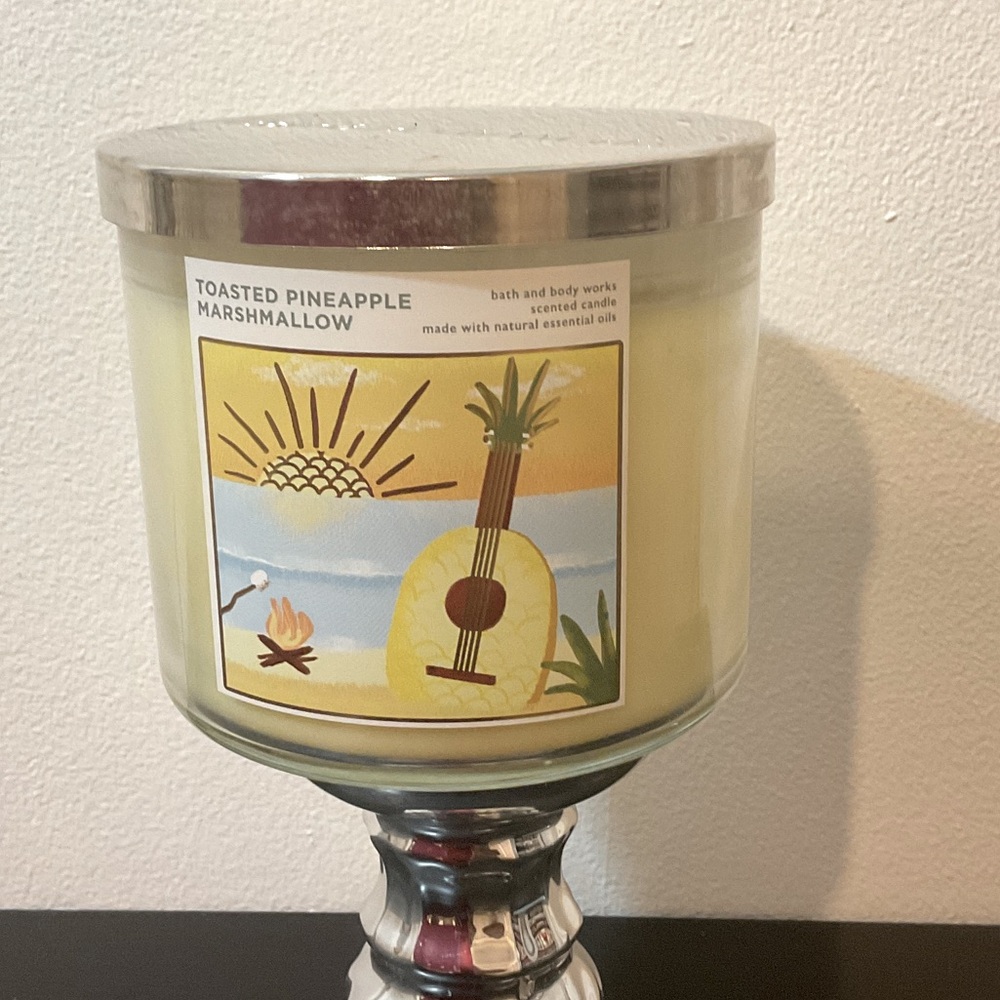 Bath & Body Works Toasted Pineapple Marshmallow candle